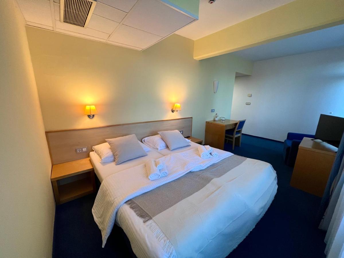 Hotel Jeruzalem Лютомер Екстер'єр фото