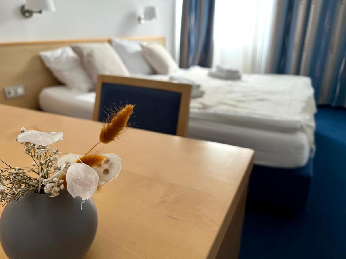 Hotel Jeruzalem Лютомер Екстер'єр фото