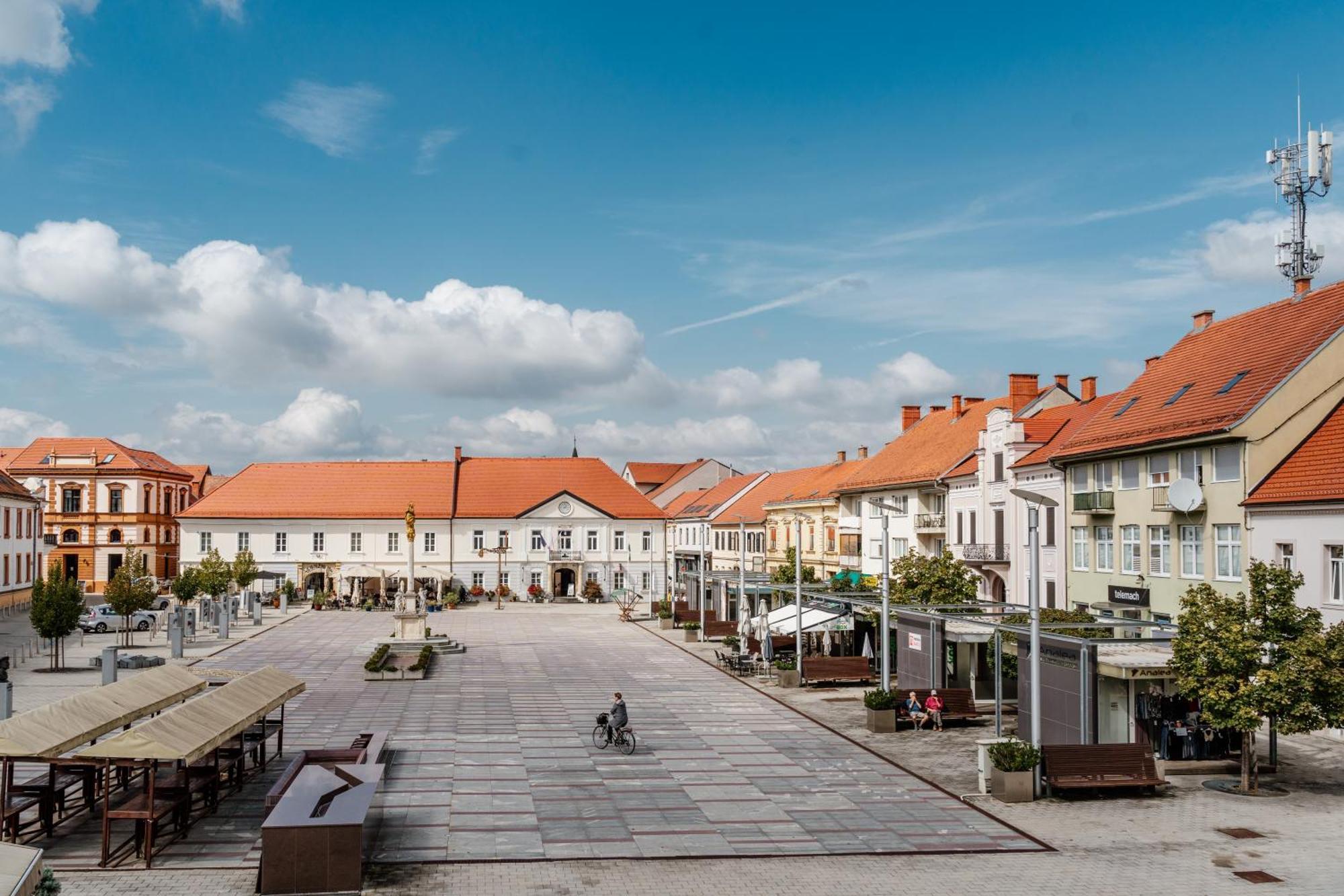 Hotel Jeruzalem Лютомер Екстер'єр фото