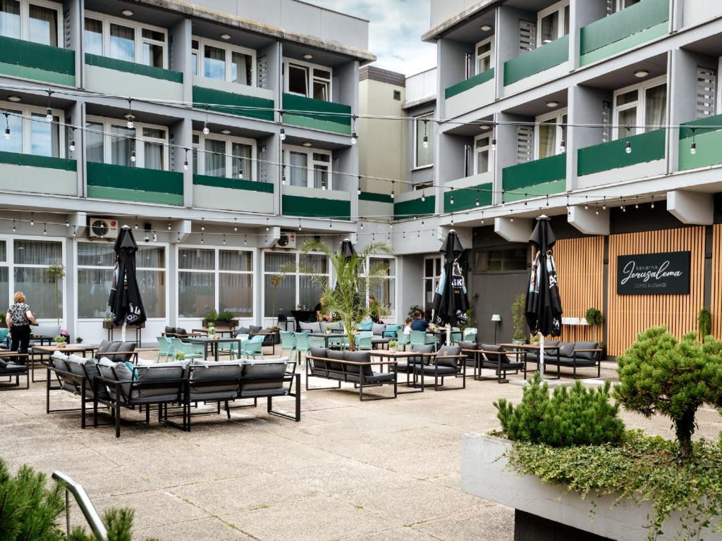 Hotel Jeruzalem Лютомер Екстер'єр фото